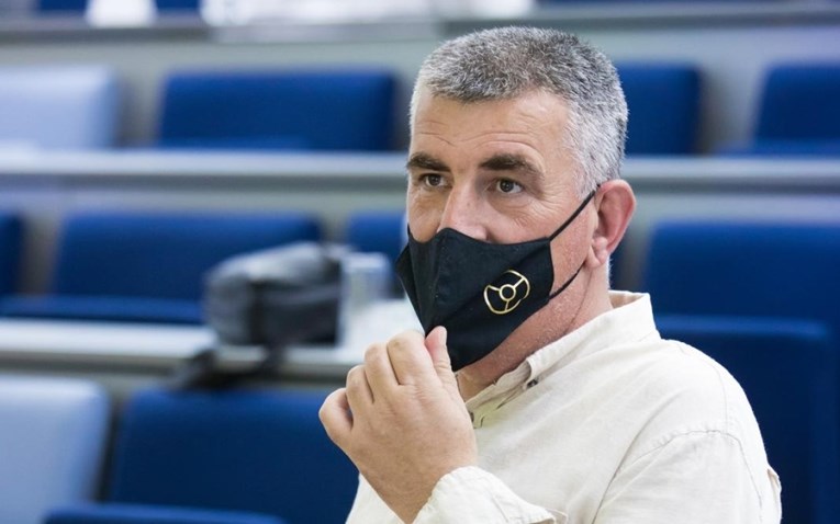 Bulj objavio da se ukidaju maske u školama u Sinju. Županija: Nećemo to dopustiti
