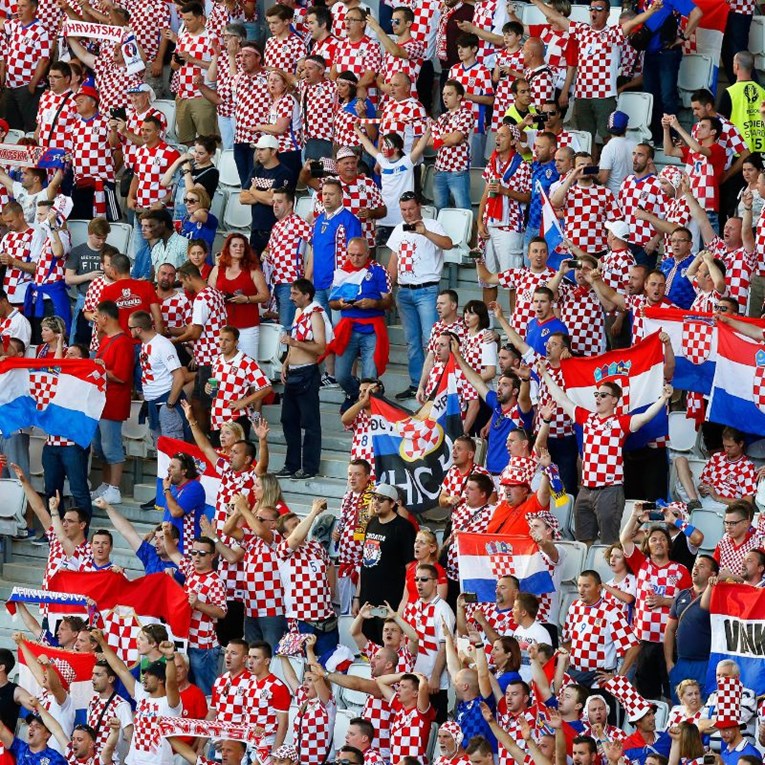 Hrvatski navijači okupljaju se u Pragu, dominira hrvatska pjesma