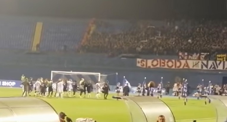 Pogledajte kako je Torcida reagirala kad su igrači Hajduka prošli ispod Juga