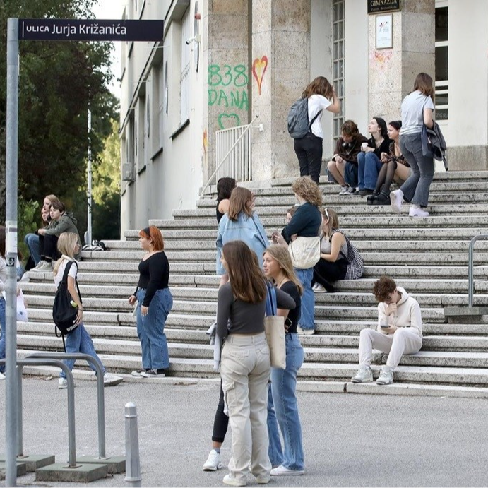 Počele prijave za upis u srednju. U školama ima mjesta za više od 48.000 učenika