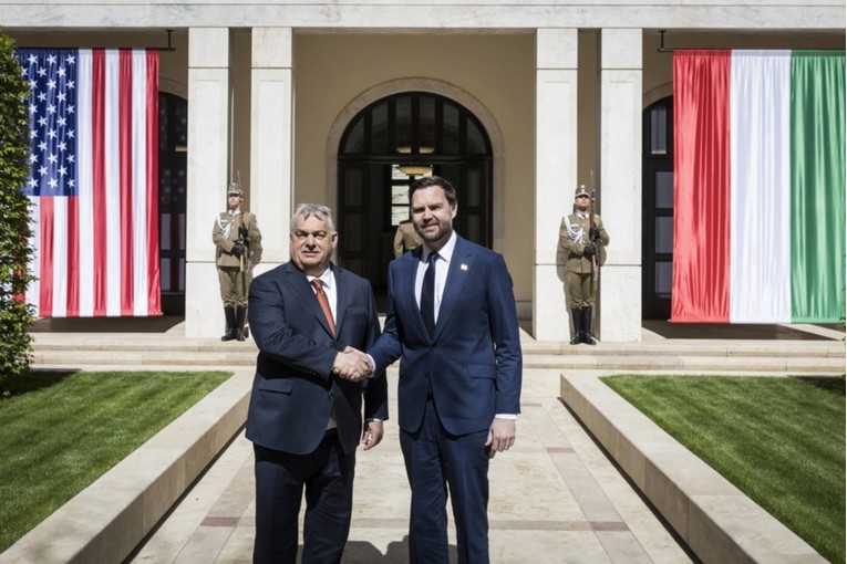 Vance optužuje EU za uplitanje, a u Mađarskoj pomaže Orbánu pred izbore