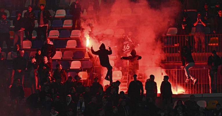 VIDEO Pogledajte tučnjavu Napolijevih navijača. Evo zašto je do nje došlo
