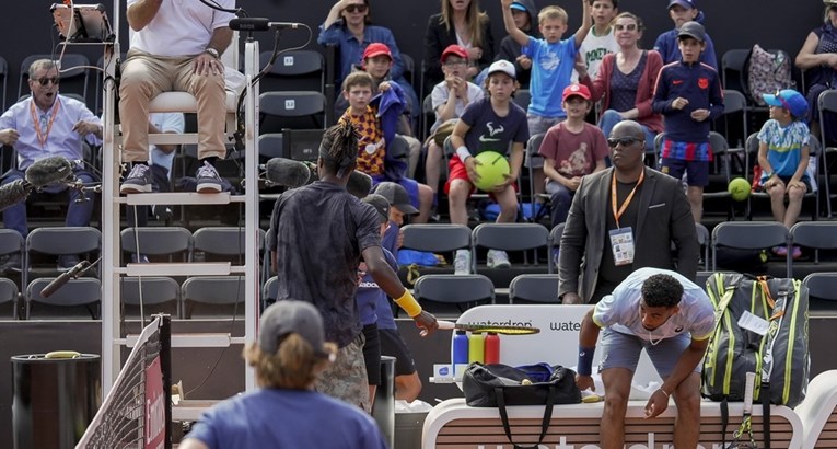 VIDEO Nezapamćena scena u tenisu, Šveđanin razvalio sudačku stolicu