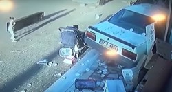VIDEO Auto u Turskoj se zabio u dućan, za dlaku promašio dvoje male djece