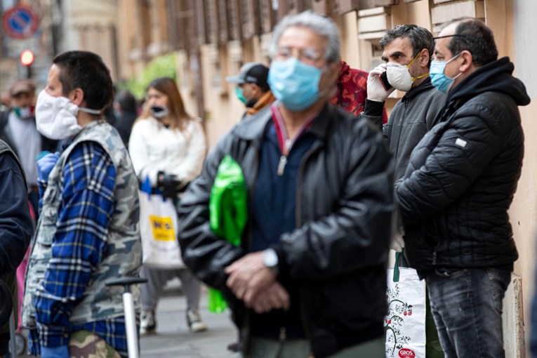 U Italiji se nakon mjesec dana karantene pojavio niz problema