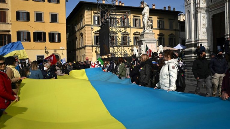 Tisuće u Firenzi dale potporu Zelenskom, slušale njegovu videoporuku