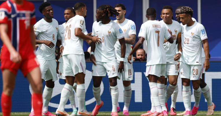 FIFA zabranila Francuzima nošenje crnog flora