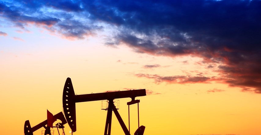 Cijene nafte pale ispod 83 dolara