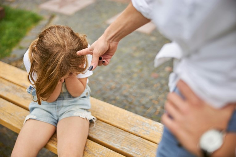 Tri rečenice koje trebamo izbjegavati u komunikaciji s djecom