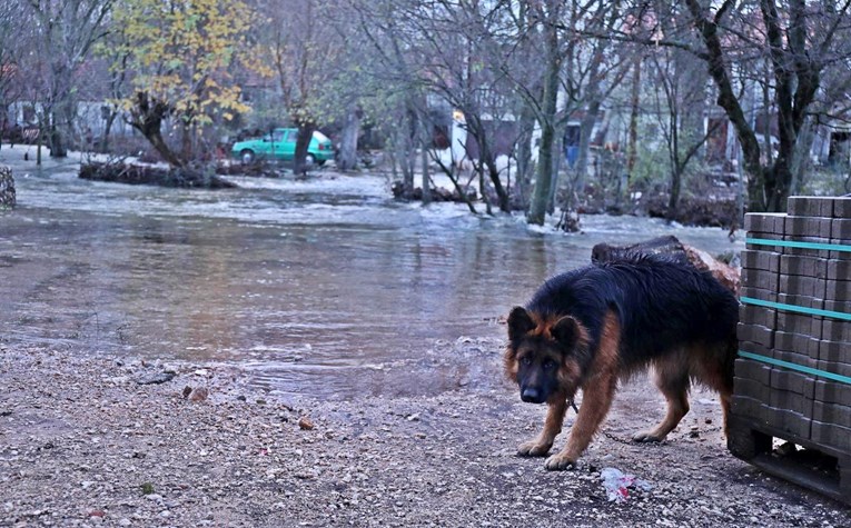 Smanjuje se poplavljeno područje u Dicmu