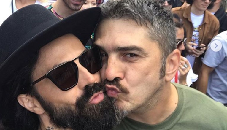Božo Vrećo objavio fotke sa sarajevskog gay pridea: "Samo ljubav"