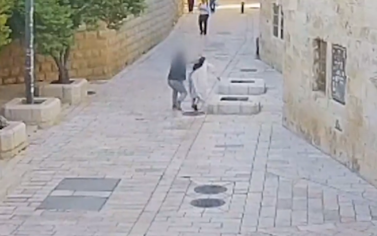 U Jeruzalemu srušio časnu sestru pa ju cipelario. Optužen za napad iz vjerske mržnje