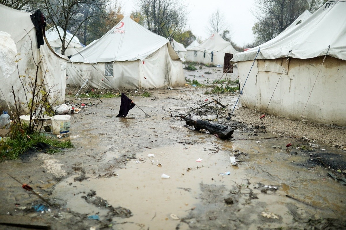 Migrante u Tuzli žele smjestiti u hrvatsko naselje, ljudi se pobunili