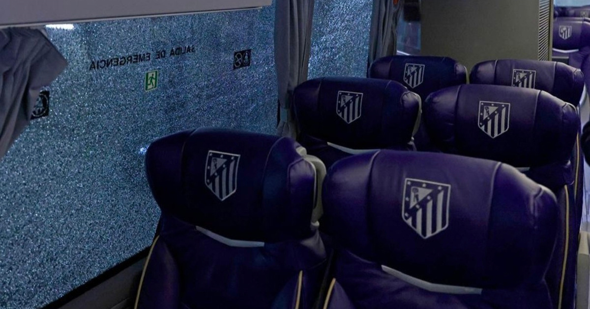 Navijači Barcelone razbili Atleticov autobus