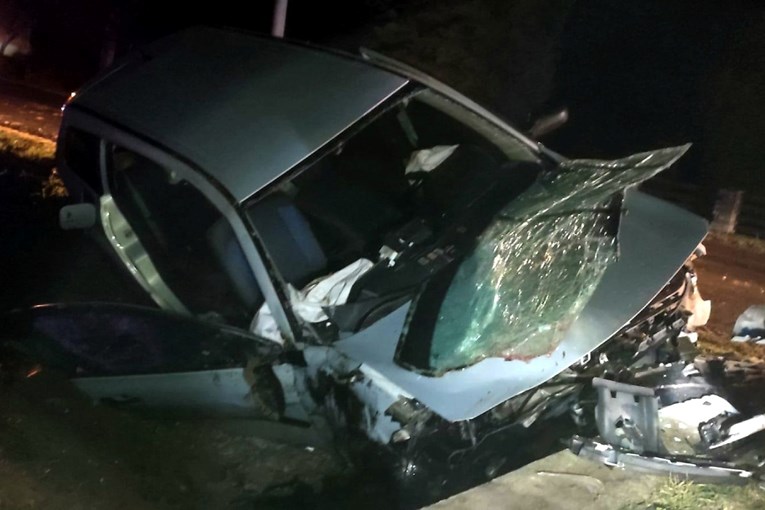 Teška nesreća kod Novske. Autom sletio u kanal i poginuo, troje prevezeno u bolnicu