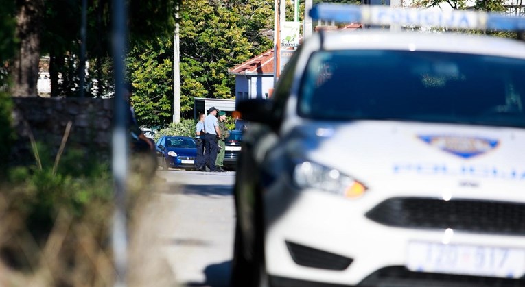 Pijana recidivistica autom bježala policajcima kod Sinja, psovala ih kroz prozor