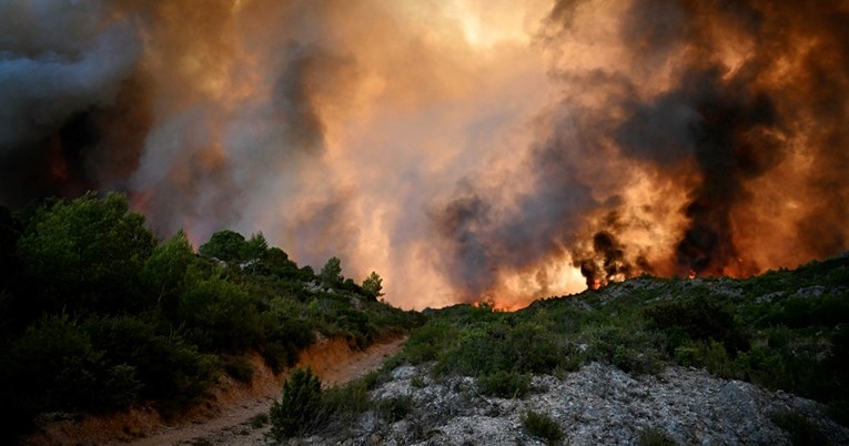 Veliki šumski požari u Francuskoj, jedna osoba nestala. "Vatra se vrlo brzo širi"