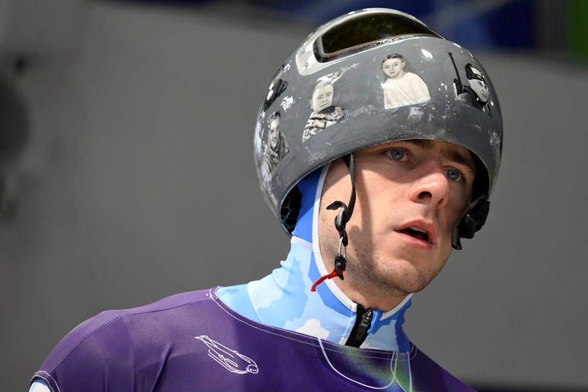 MOO ga je izbacio s Igara zbog kacige. Banka mu daje novac, Zelenski priznanje