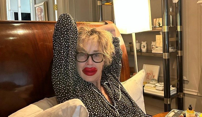 Sharon Stone šokirala fanove fotkom za 65. rođendan: "Što ti je s usnama?"