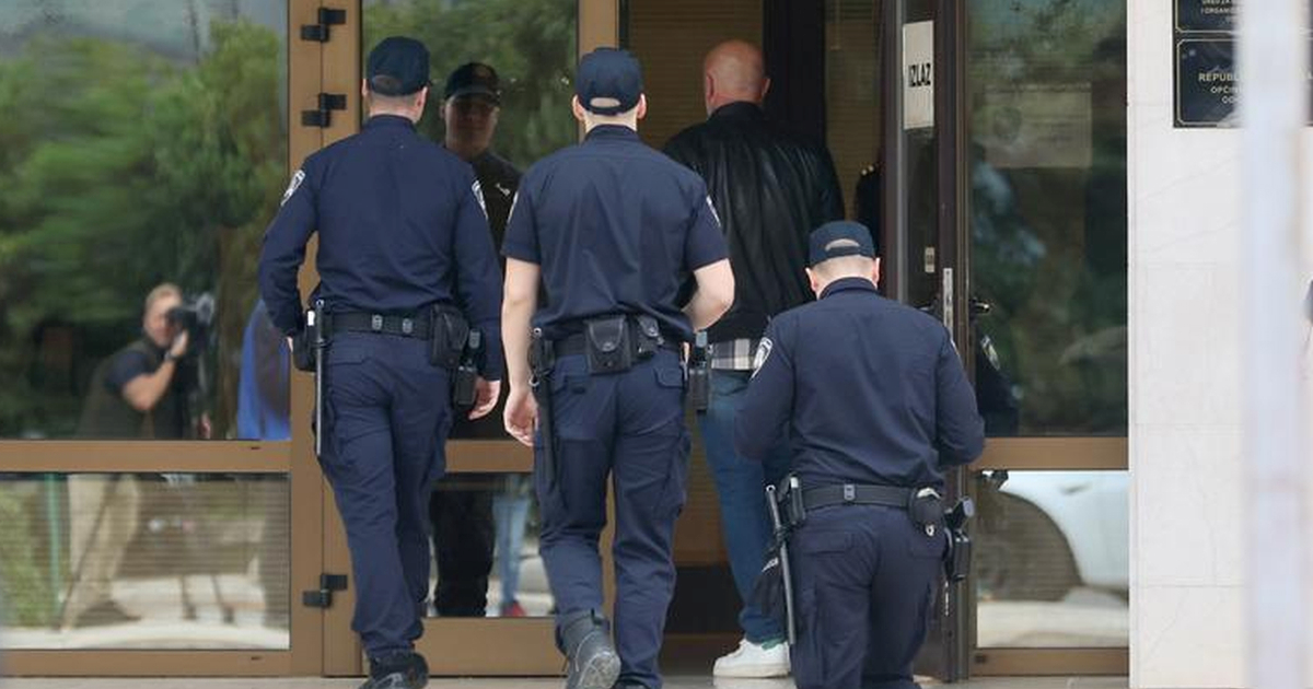 Policajci došli uhititi muškarca u Splitu, upali mu u stan. On ih napao nožem