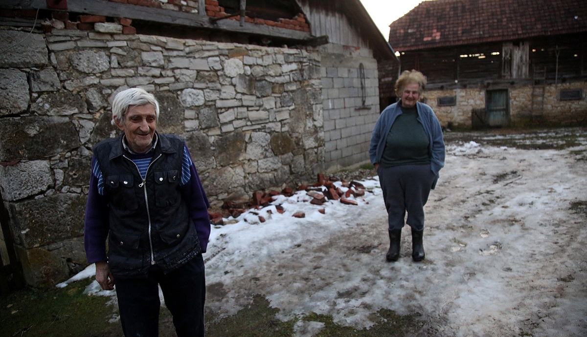 U Hrvatskoj Kostajnici tri obitelji na rubu klizišta: "Držimo se zubima za vjetar"