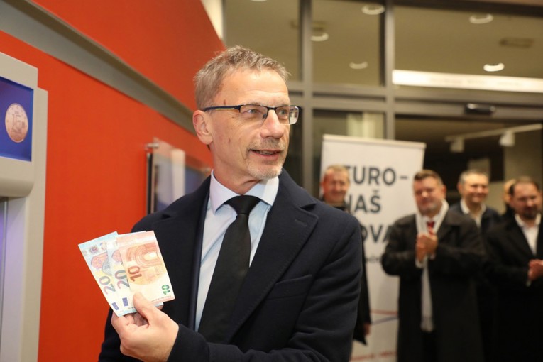 Sabor će razriješiti guvernera HNB-a, traže se kandidati za nasljednika