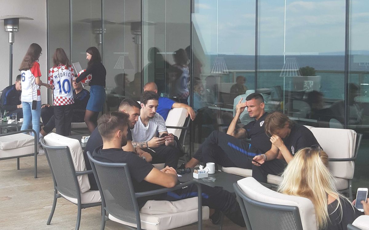 Šime Vrsaljko stigao u Split. Modrića opsjedaju turisti, Lovren ga ubija šalama
