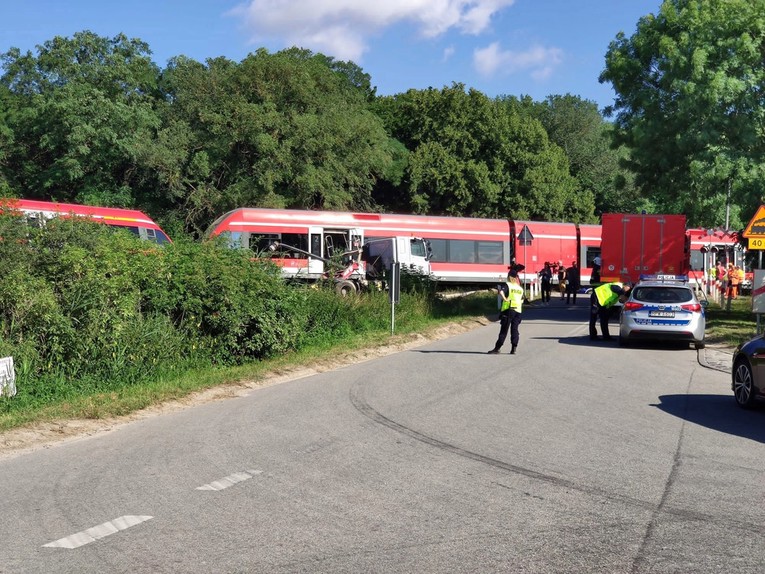 Sudar vlakova u Poljskoj. Na terenu 16 vatrogasnih ekipa