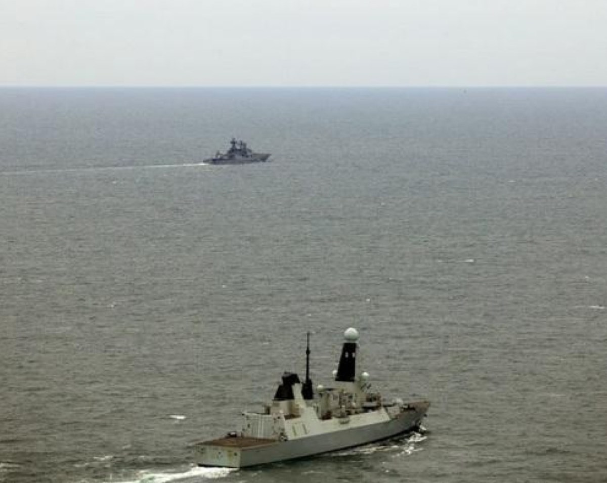 VIDEO "Povijesna operacija": Razarač NATO-a u stopu pratio ruski ratni brod