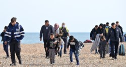 Britanija premješta tražitelje azila iz hotela na teglenicu na južnoj obali