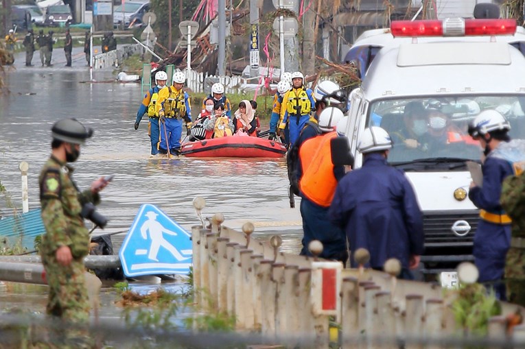 U Japanu 20 mrtvih i 14 nestalih u poplavama i klizištima