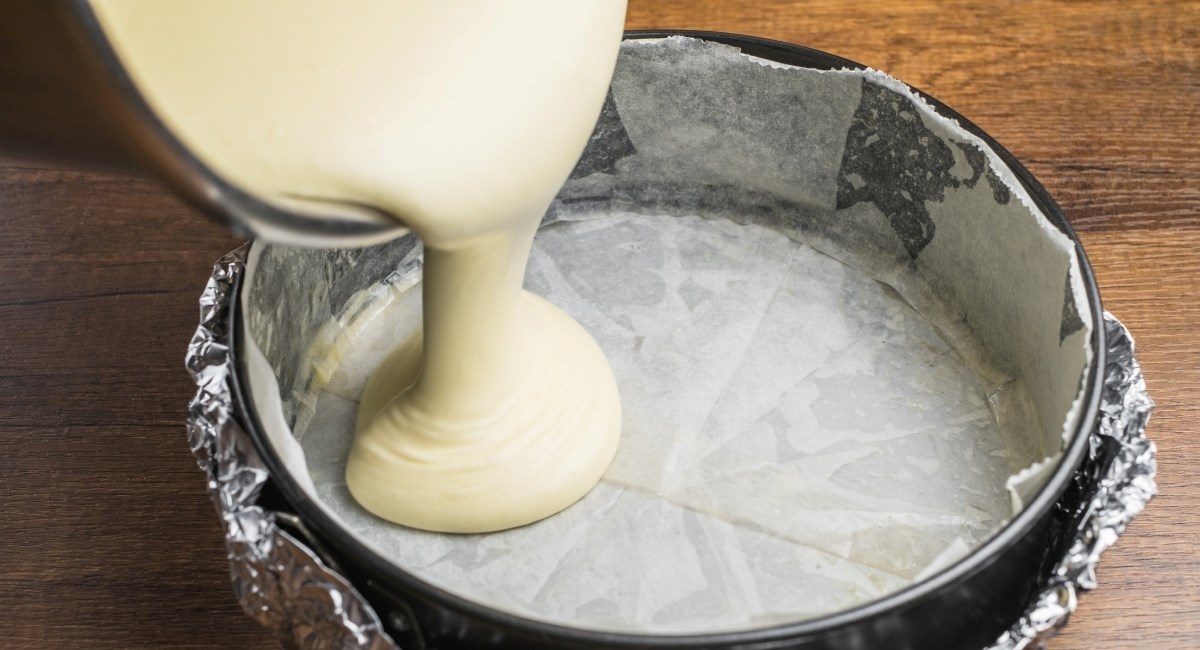 Obložiti kalup papirom za pečenje zapravo ne može biti jednostavnije, znamo trik