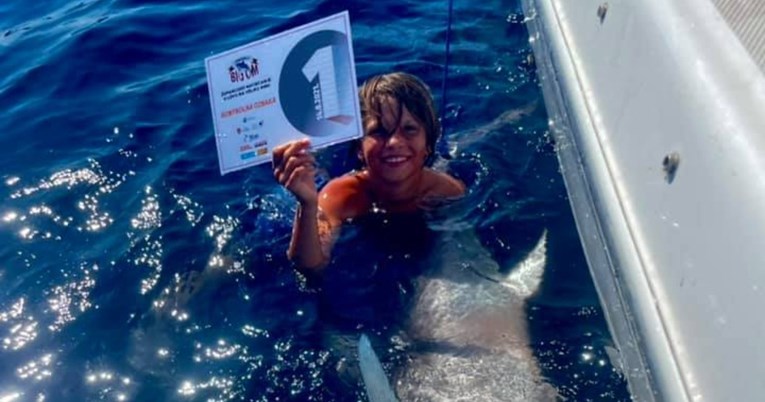 12-godišnjak ulovio tunu tešku 100 kilograma, borio se s njom više od sat vremena