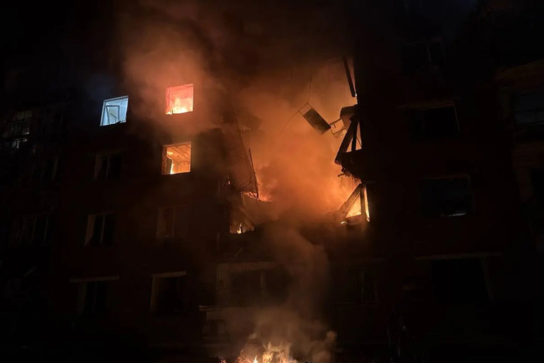 Ruski napadi diljem Ukrajine, pogođene stambene zgrade. "Nedostaje nam vozila Hitne"
