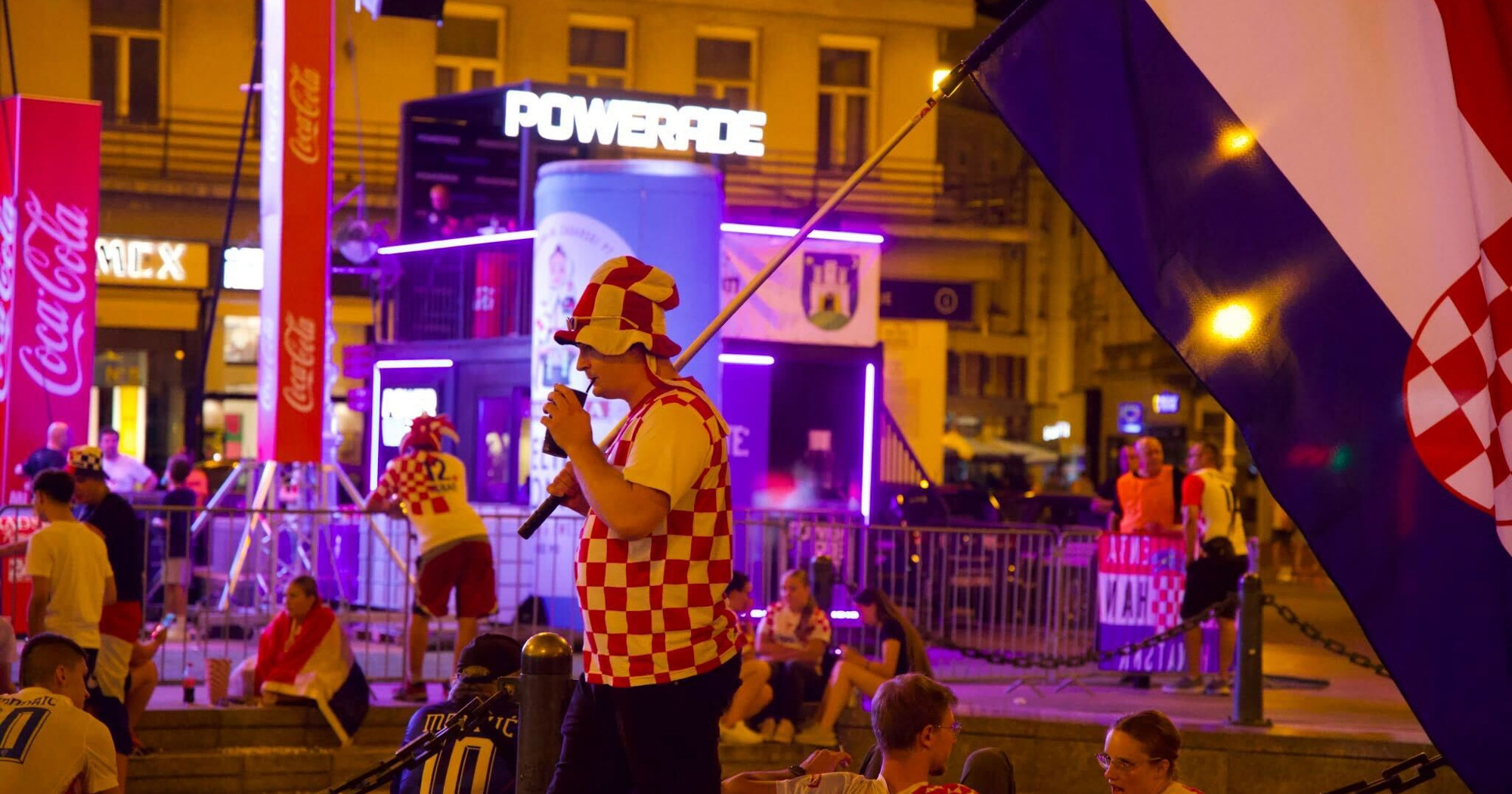 VIDEO Zanimljivi navijački rekviziti na Trgu bana Jelačića