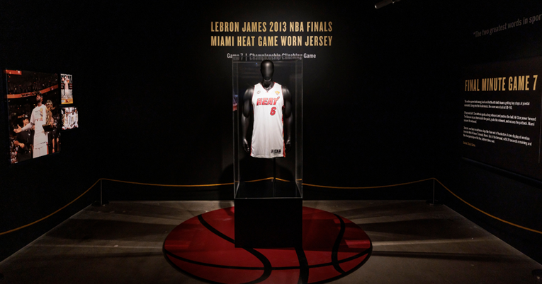 Dres LeBrona Jamesa iz NBA finala 2013. prodan za 3.68 milijuna dolara
