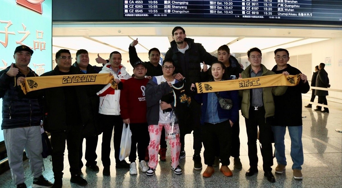 VIDEO Boban Marjanović robotu u Kini pjeva srpski narodnjak