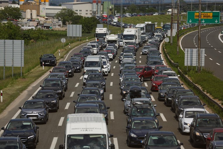 Očekuju se gužve prema moru i Slavoniji