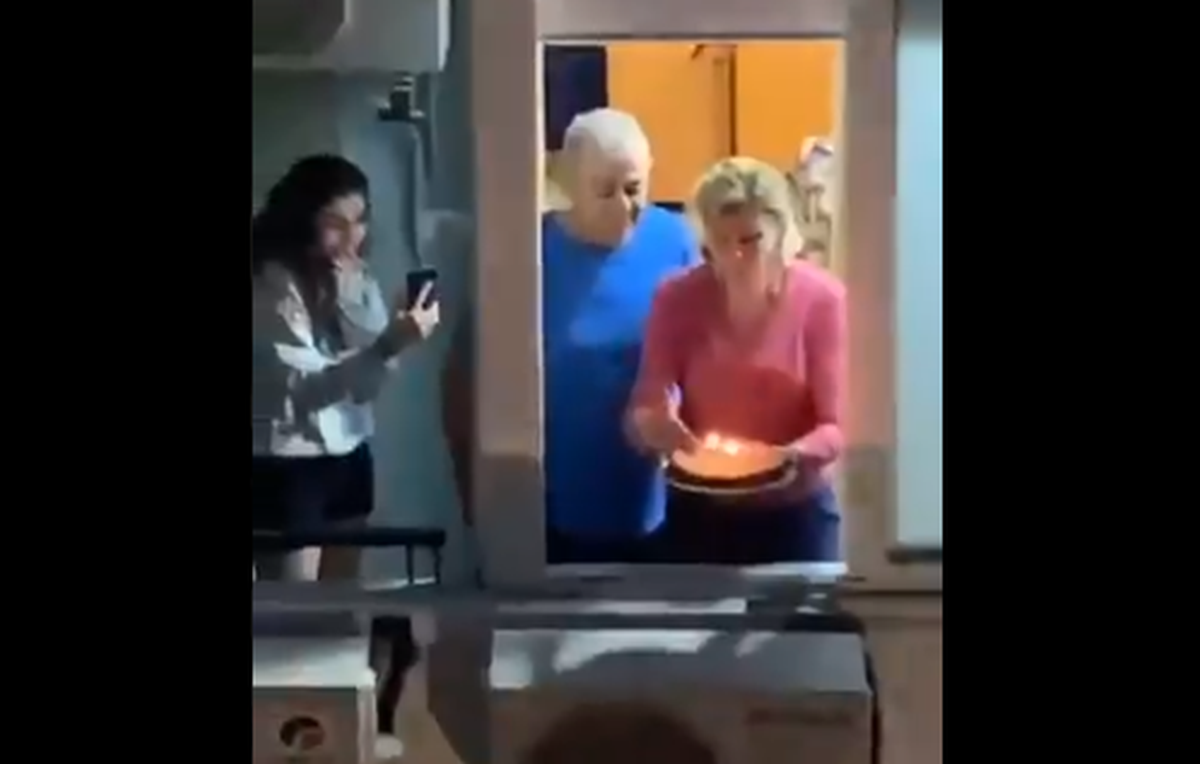 VIDEO Žena u karanteni dočekala rođendan, susjedi joj napravili nesvakidašnju feštu