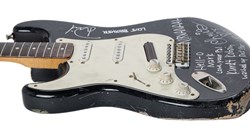 Gitara koju je Cobain razbio na pozornici prodana za gotovo 600 tisuća dolara