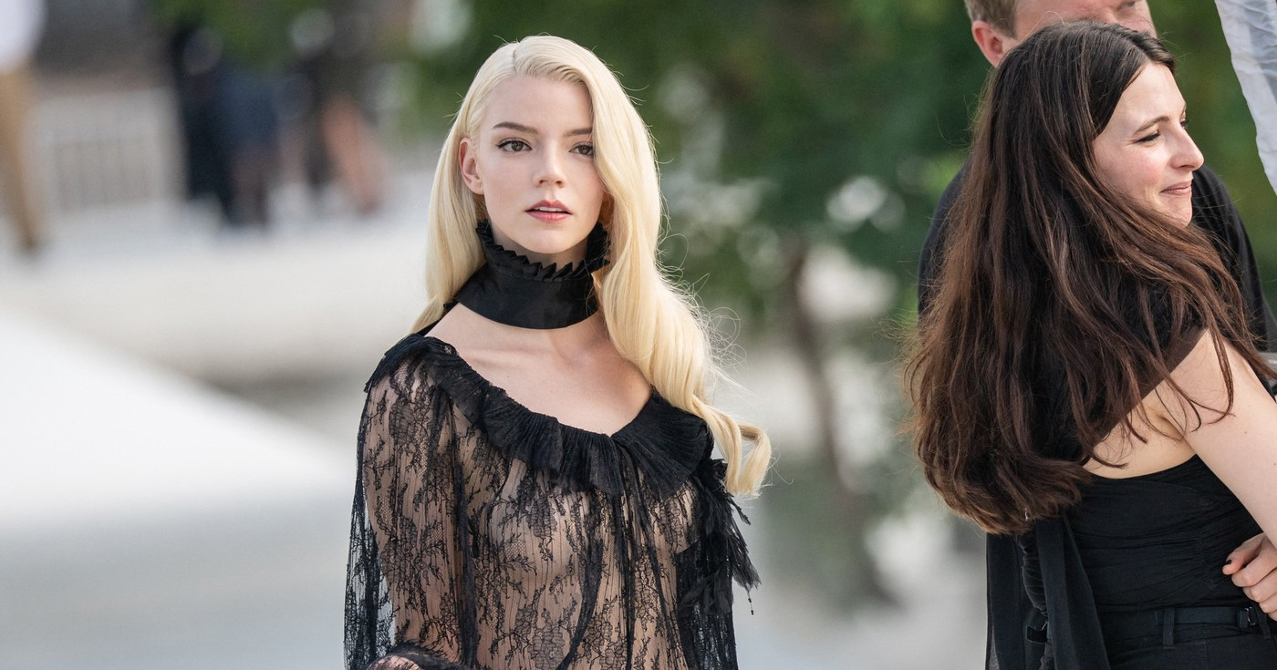 Anya Taylor-Joy pojavila se u Parizu u čipkastom topu bez grudnjaka