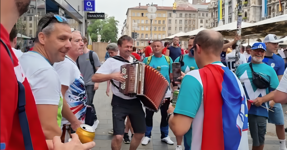 VIDEO Navijači Srbije i Slovenije okupili se uoči utakmice: "Hrvatska se sjebala"