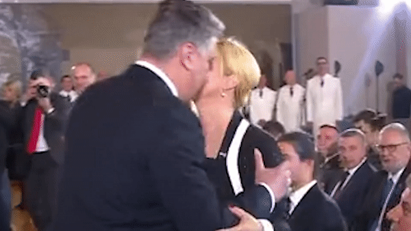 VIDEO Milanović je Kolindu ispratio s Pantovčaka, dao joj buket cvijeća