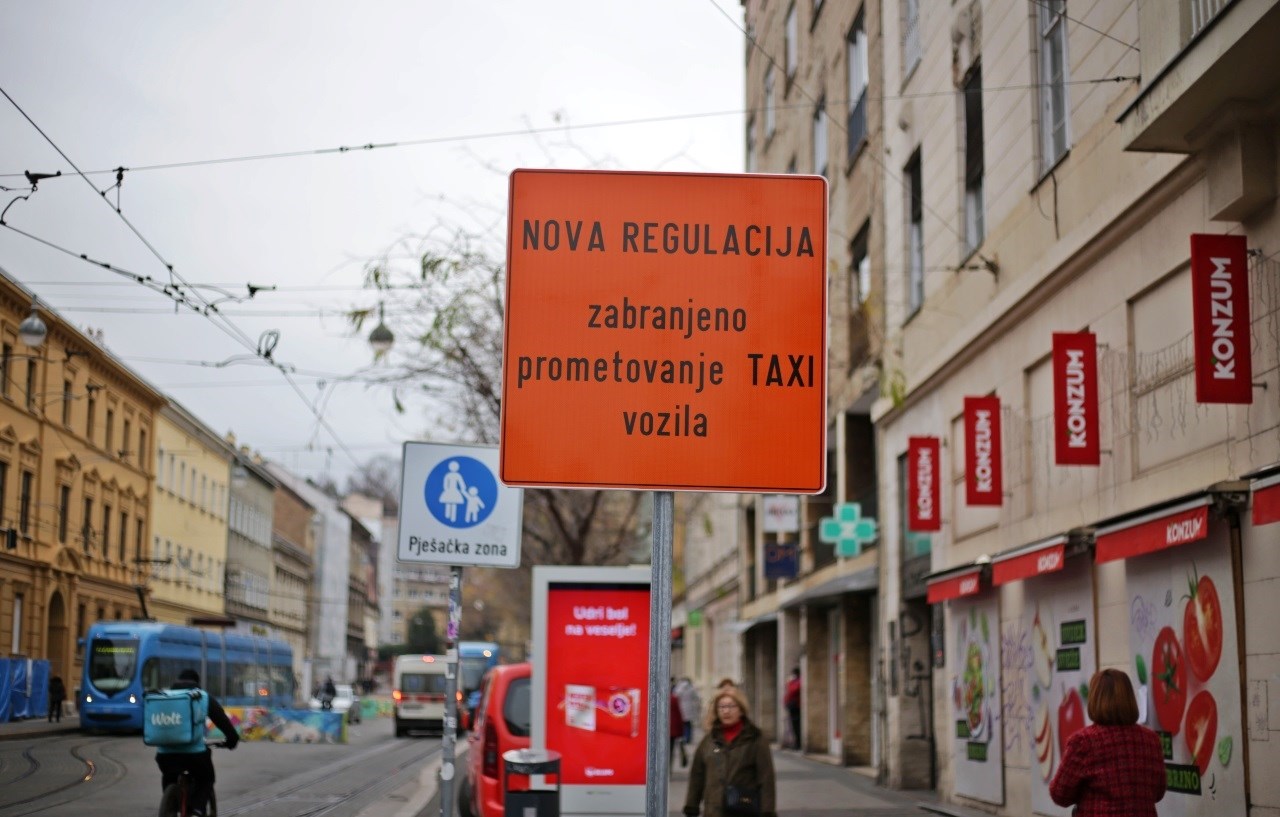 FOTO U važnu ulicu u Zagrebu prvo stavljene betonske blokade, sad zabranjeni taksiji