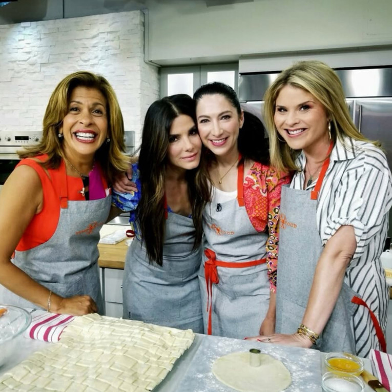 Sandra Bullock objavila dosad neviđene fotke sa sestrom. Sličnost je očita