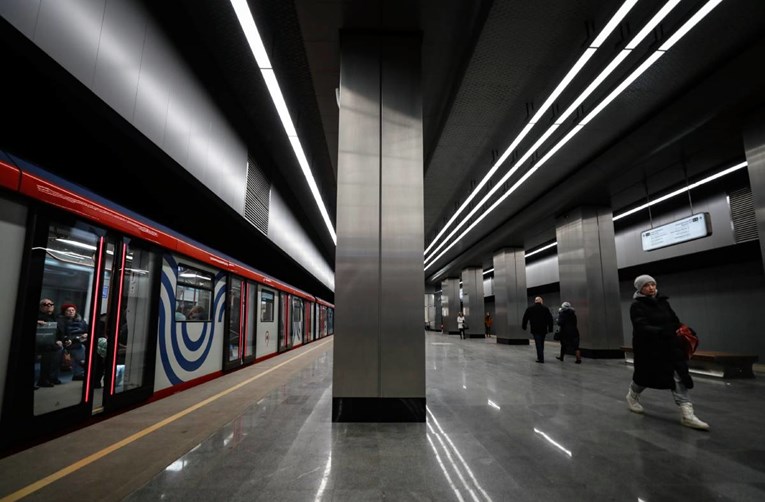 Pao na tračnice metroa u Beču, brza reakcija spriječila tragediju