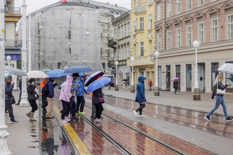 Ovako je jutros izgledao centar Zagreba, ljudi iz kratkih rukava uskočili u jakne