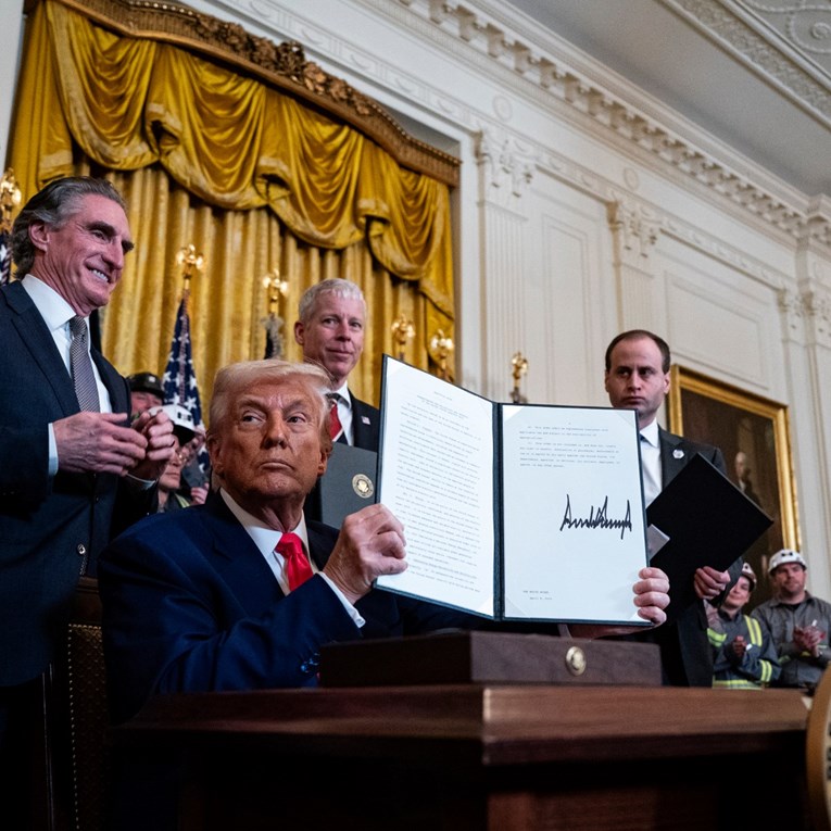 Trump naredio blokiranje zakona za zaštitu okoliša i suzbijanje klimatskih promjena