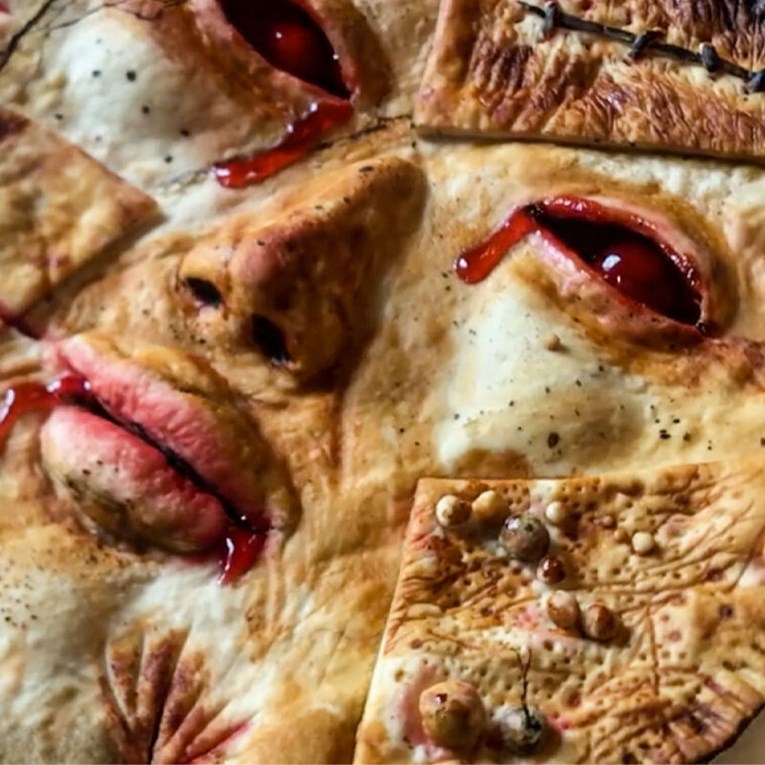 Na Tiktoku su pite s jezivim licima apsolutni hit - kako im je ovo uopće uspjelo?