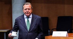 Bivši njemački kancelar Schroeder i dalje nema pravo na besplatni ured